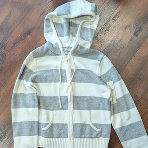 Girls Cardigan Size 4-6, No boundaries. NWT